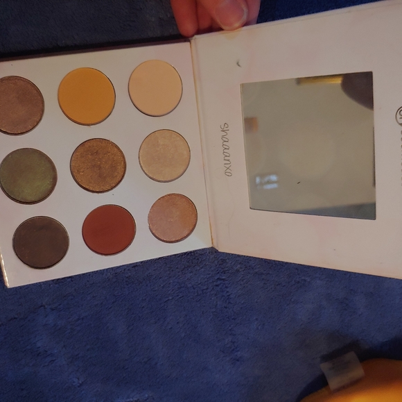 Makeup - Picture 2 of 4